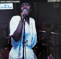 Joan Armatrading – Steppin' Out koop je op 2ehands vinyl bij Run4records