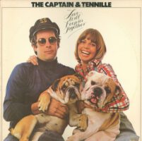 Captain & Tennille – Love Will Keep Us Together koop je op 2ehands Lp bij Run4records