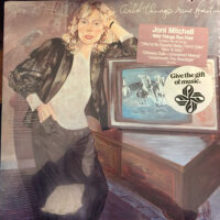 Joni Mitchell – Wild Things Run Fast staat als tweedehands LP gewoon te koop bij Run4records.