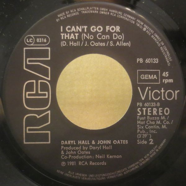 Daryl Hall & John Oates - Adult Education tweedehands 7 inch LP bij Run4Records